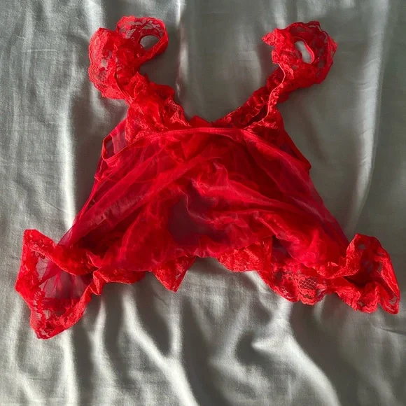 Elegant Red Lace Lingerie Set - Picture 2 of 3